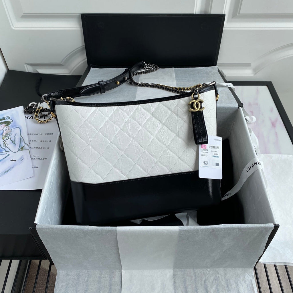 CHANEL GABRIELLE MEDIUM 28 HOBO BAG IN BLACK MIX WHITE CALFSKIN