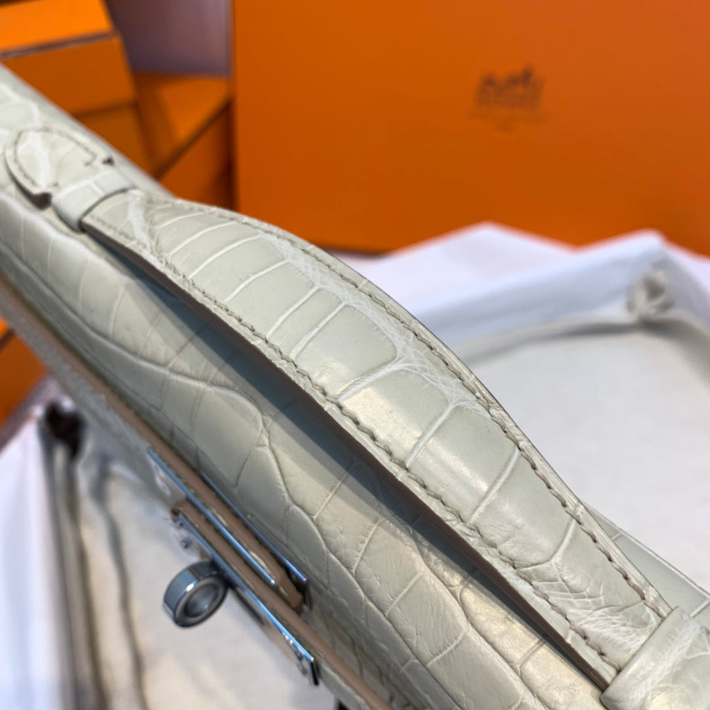 HERMES KELLY CUT 31 IN PEARL GRAY ALLIGATOR LEATHER WITH SILVER HARDWARE