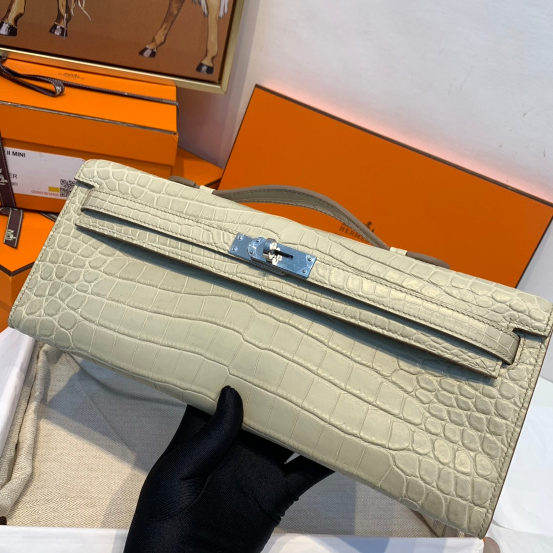 HERMES KELLY CUT 31 IN PEARL GRAY ALLIGATOR LEATHER WITH SILVER HARDWARE