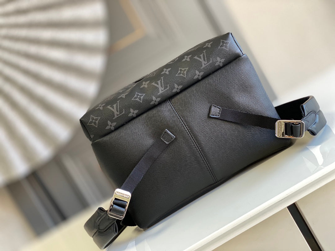 LOUIS VUITTON DISCOVERY BACKPACK 40 IN BLACK MONOGRAM CANVAS