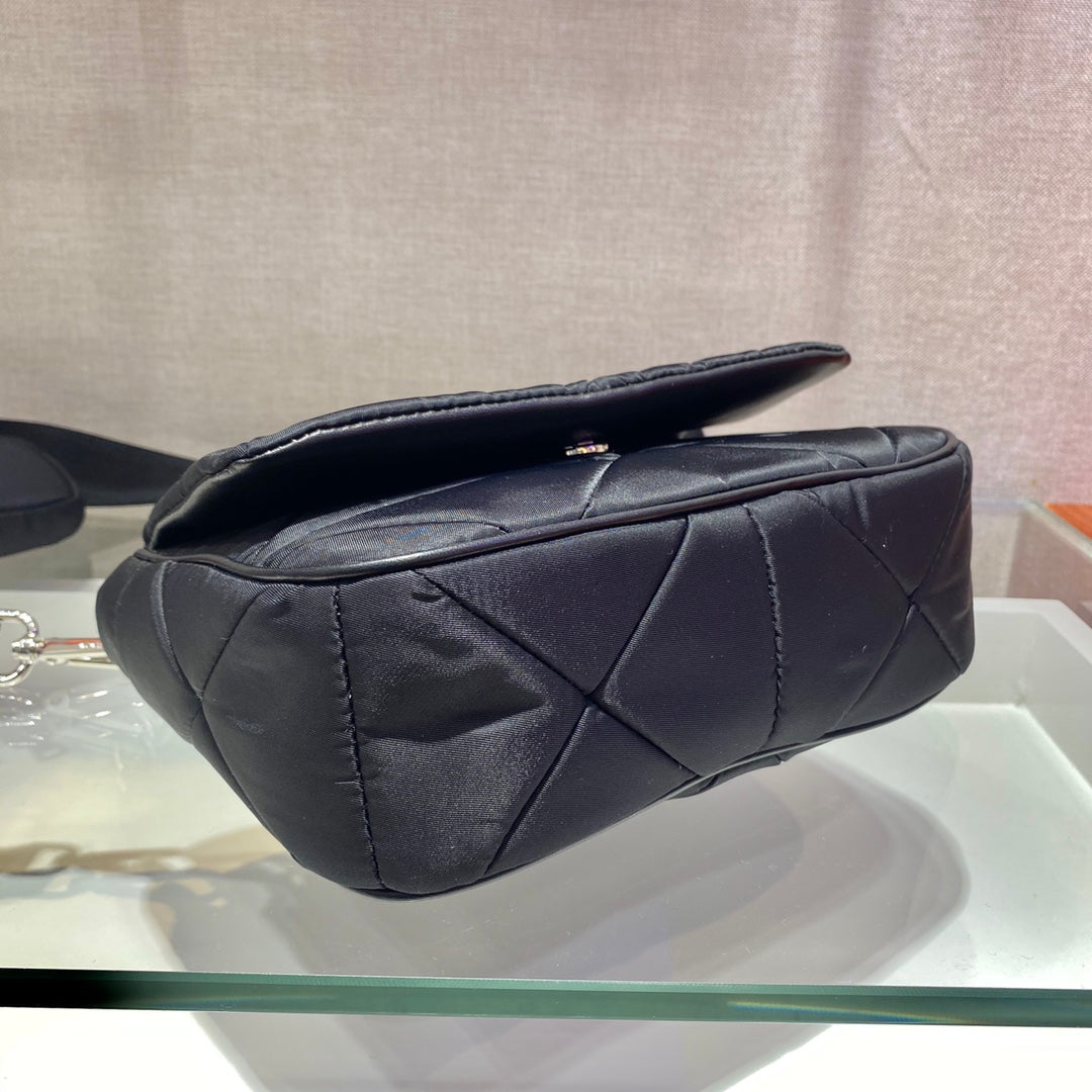 PRADA SMALL FLAP BAG 21 IN BLACK TRIANGULAR QUILTED PATTERN RE-NYLON