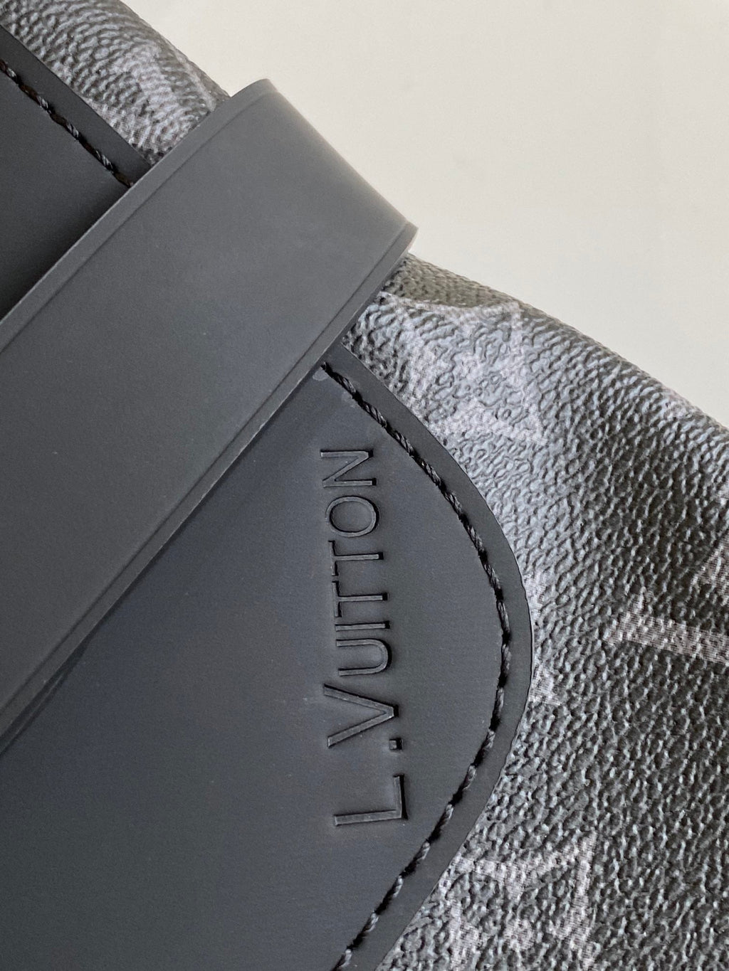 LOUIS VUITTON STEAMER BACKPACK 45 IN GUN METAL MONOGRAM ECLIPSE CANVAS AND BLACK CALFSKIN SILVER BUCKLE