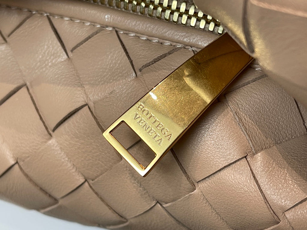 BOTTEGA VENETA MINI JODIE 27 IN MEDIUM BROWN LAMBSKIN