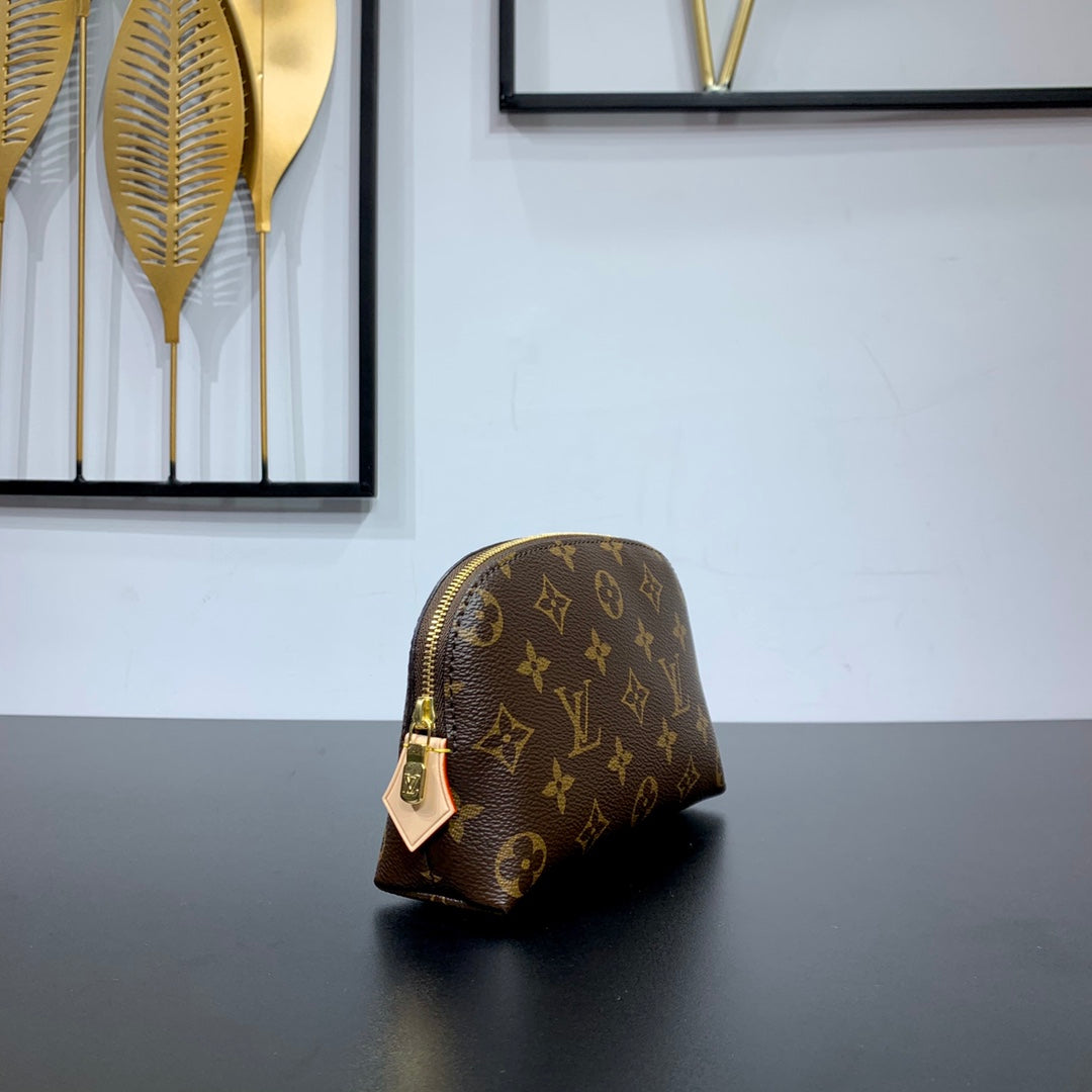 LOUIS VUITTON POCHETTE COSMÉTIQUE PM 19 IN BROWN MONOGRAM CANVAS