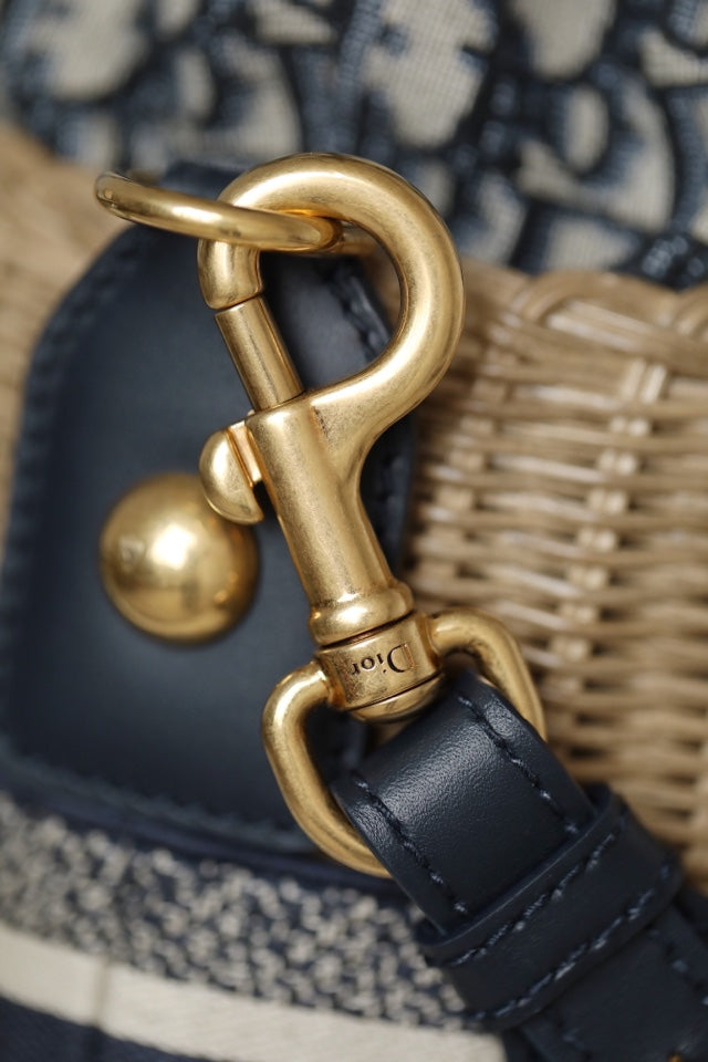 DIOR BUCKET BAG 19 IN BLACK OBLIQUE JACQUARD AND BEIGE WICKER