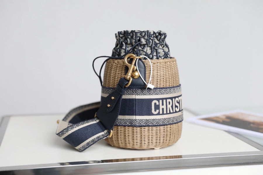 DIOR BUCKET BAG 19 IN BLACK OBLIQUE JACQUARD AND BEIGE WICKER