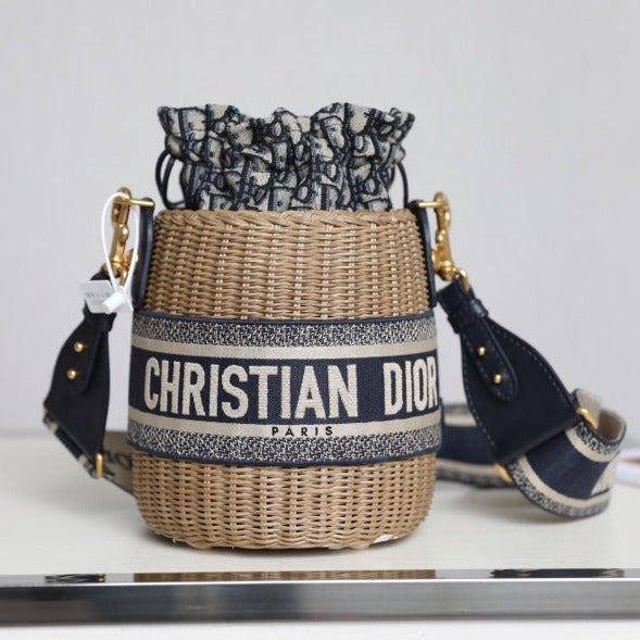 DIOR BUCKET BAG 19 IN BLACK OBLIQUE JACQUARD AND BEIGE WICKER