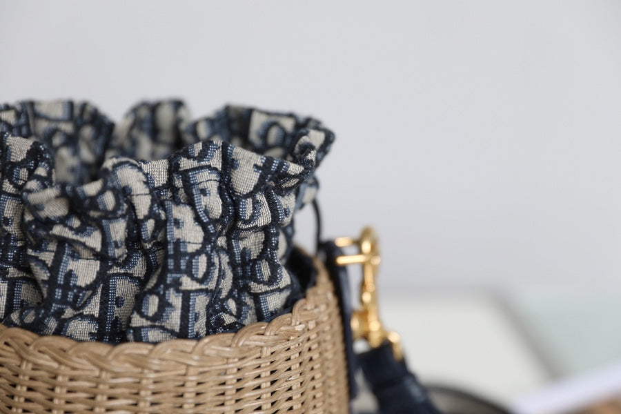 DIOR BUCKET BAG 19 IN BLACK OBLIQUE JACQUARD AND BEIGE WICKER
