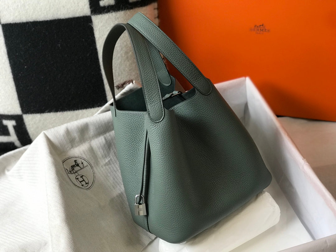 HERMES picotin lock 22 grass green togo shw