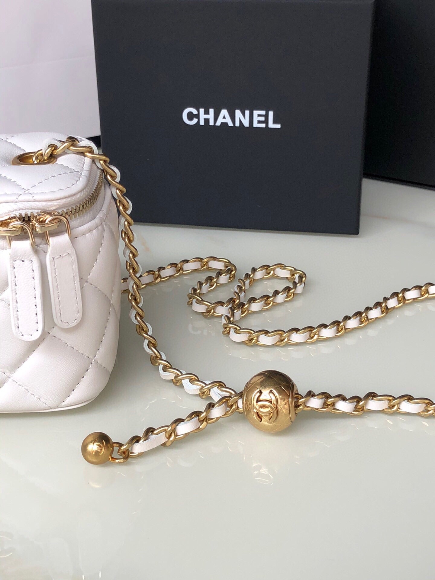 CHANEL MINI 11 VANITY CHAIN IN WHITE CALFSKIN GOLD HARDWARE