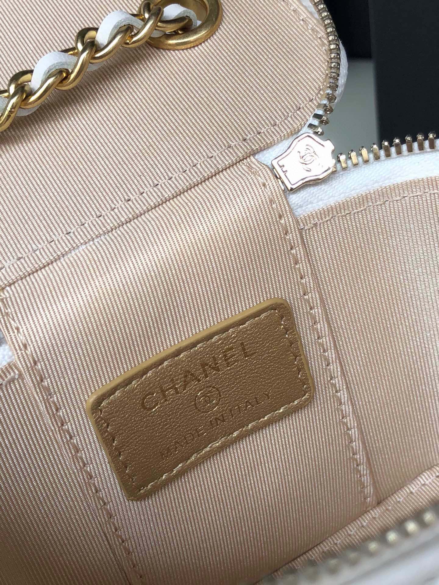 CHANEL MINI 11 VANITY CHAIN IN WHITE CALFSKIN GOLD HARDWARE
