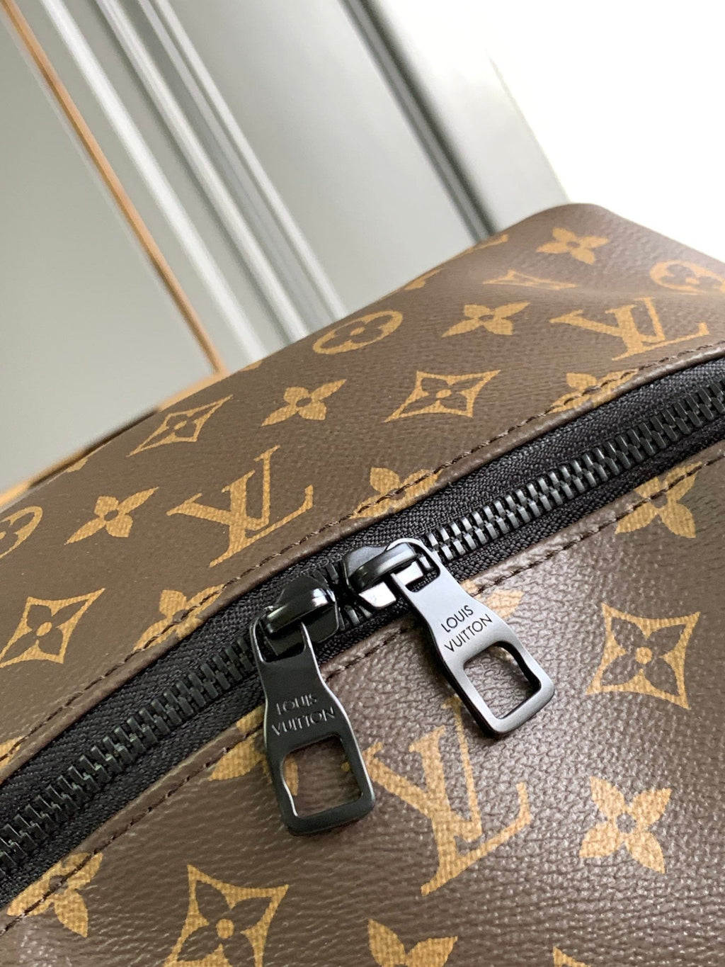 LOUIS VUITTON DISCOVERY BACKPACK 40 IN BROWN MONOGRAM CANVAS RUBBER LOGO