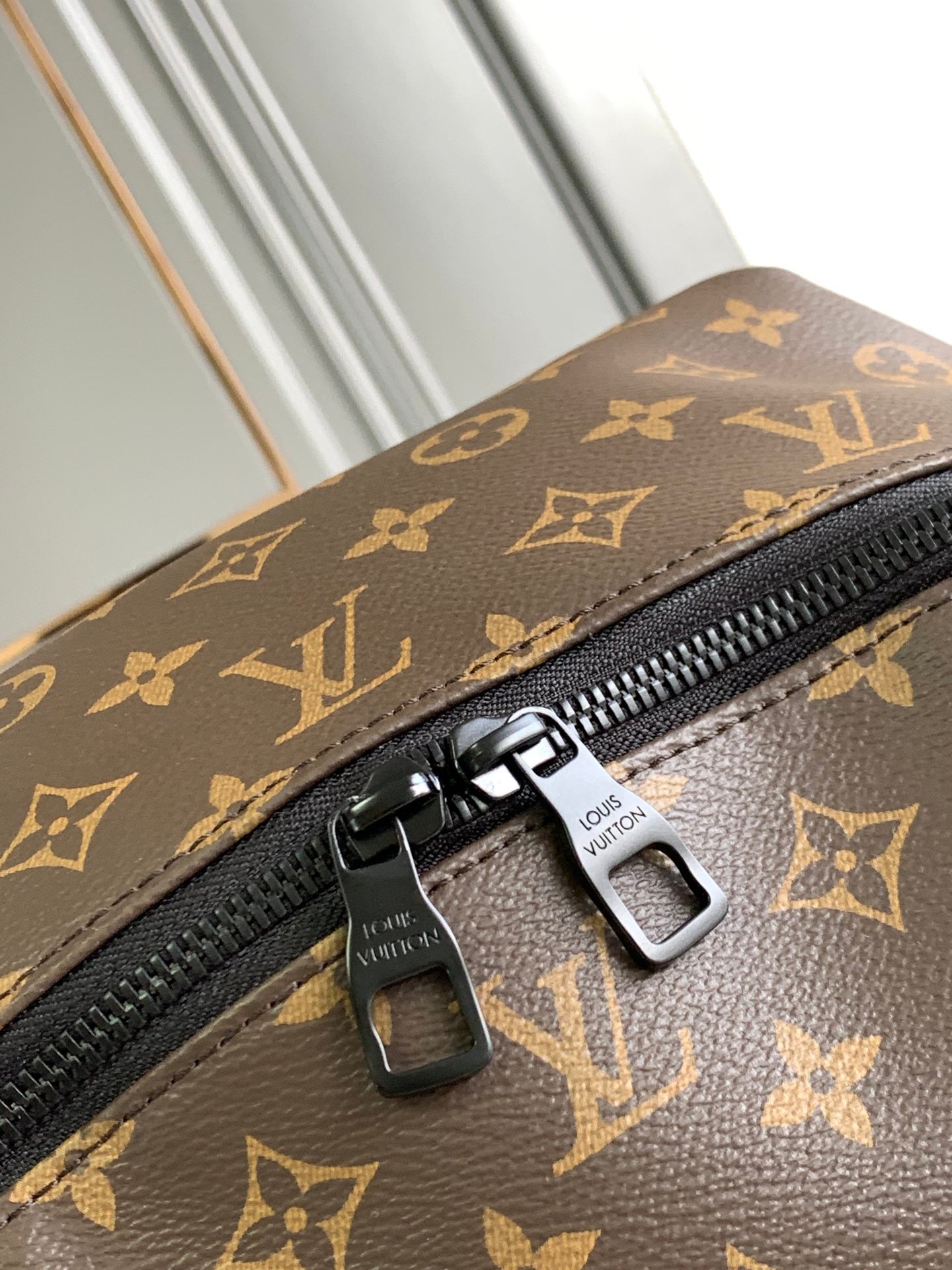 LOUIS VUITTON DISCOVERY BACKPACK 40 IN BROWN MONOGRAM CANVAS RUBBER LOGO