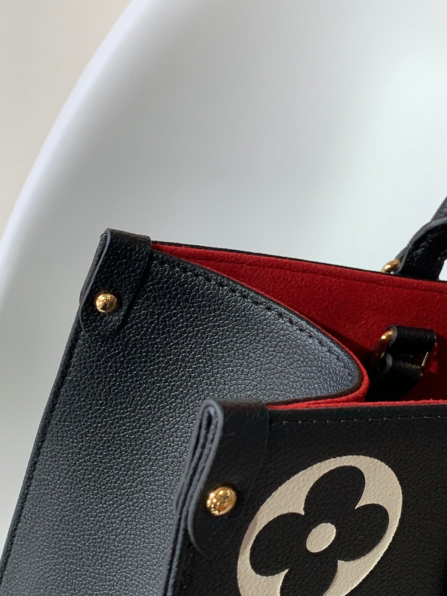 LOUIS VUITTON ONTHEGO MM 35CM BLACK WHITE