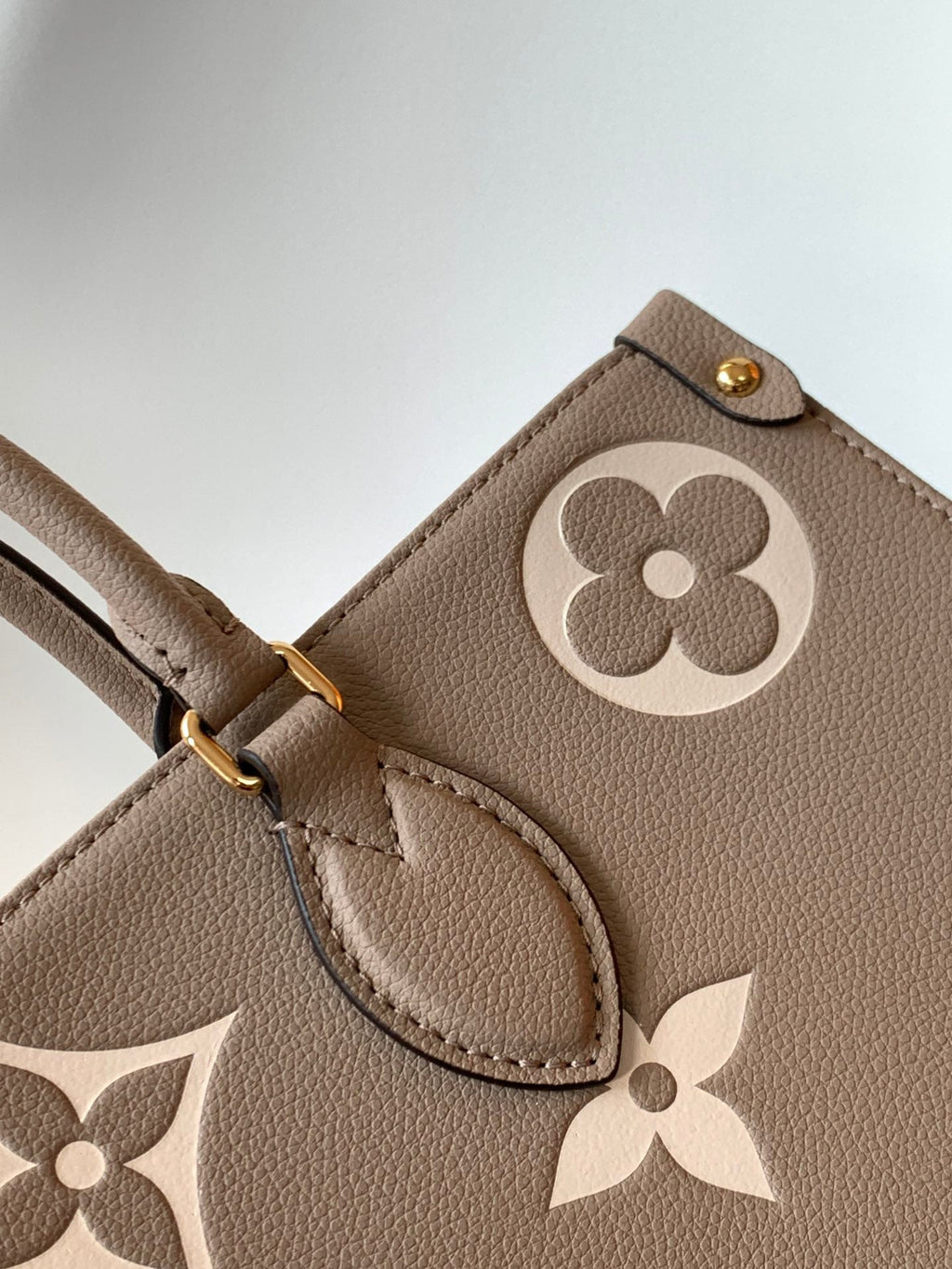 LOUIS VUITTON ONTHEGO GM 41 GREY WHITE