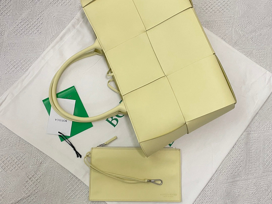 BOTTEGA VENETA SMALL ARCO TOTE 30 IN LIGHT YELLOW LAMBSKIN