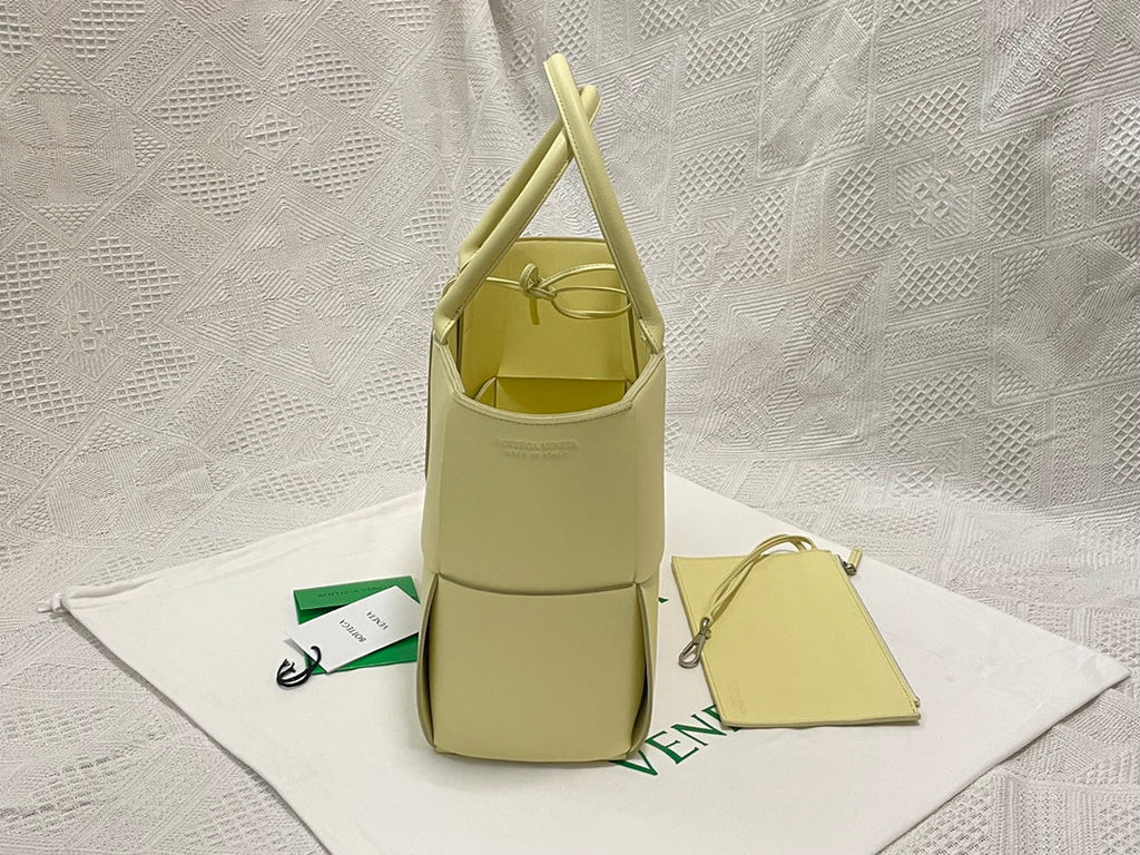 BOTTEGA VENETA SMALL ARCO TOTE 30 IN LIGHT YELLOW LAMBSKIN