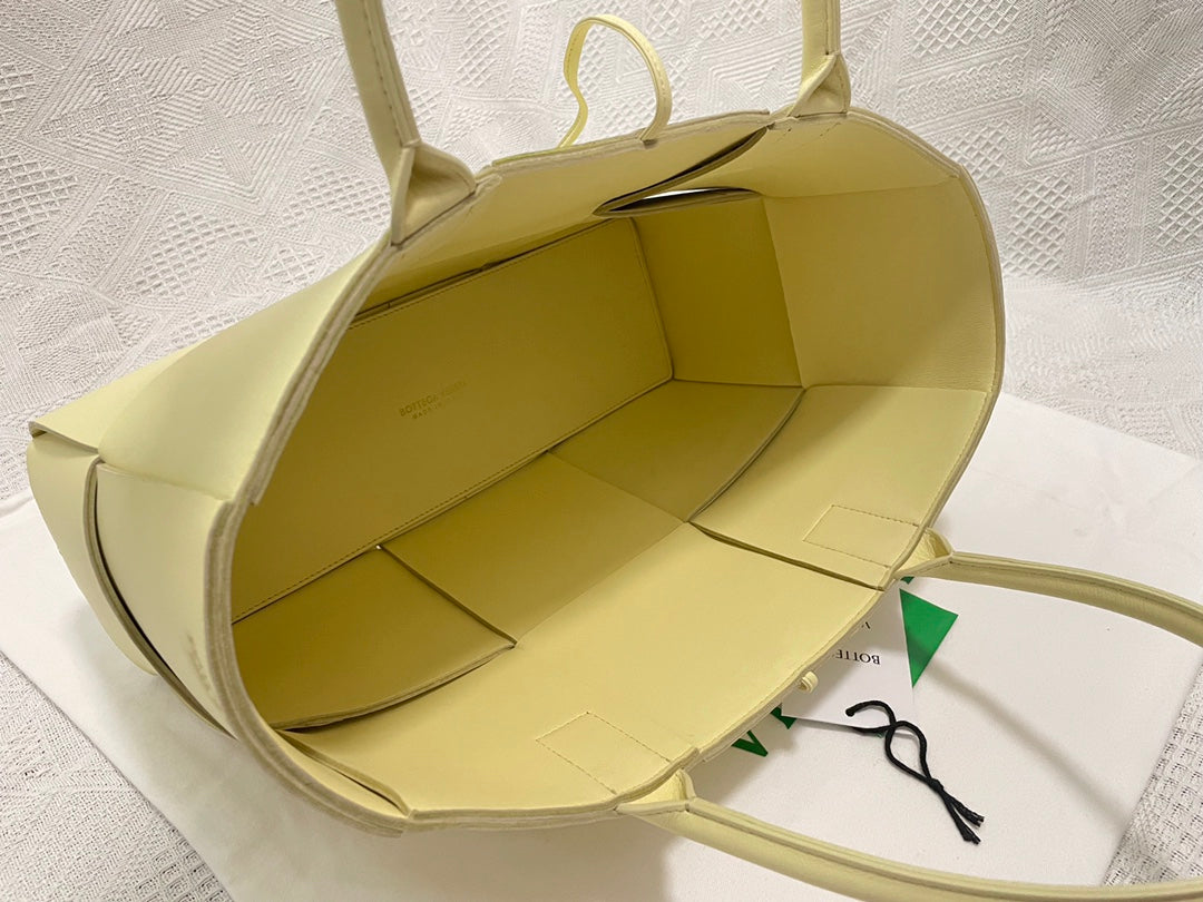 BOTTEGA VENETA SMALL ARCO TOTE 30 IN LIGHT YELLOW LAMBSKIN