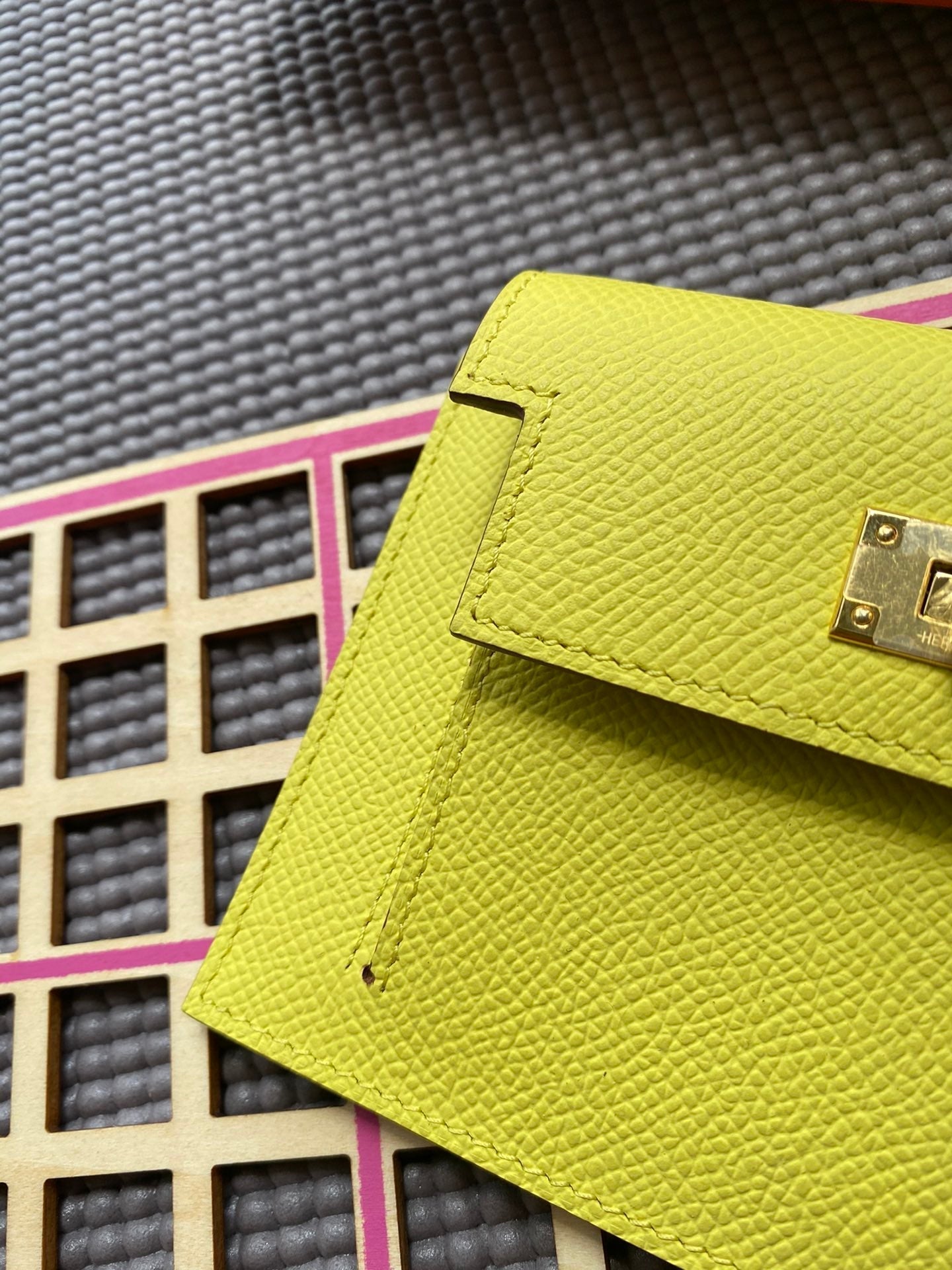HERMES Kelly Pocket 13.5 Lime Epsom Ghw