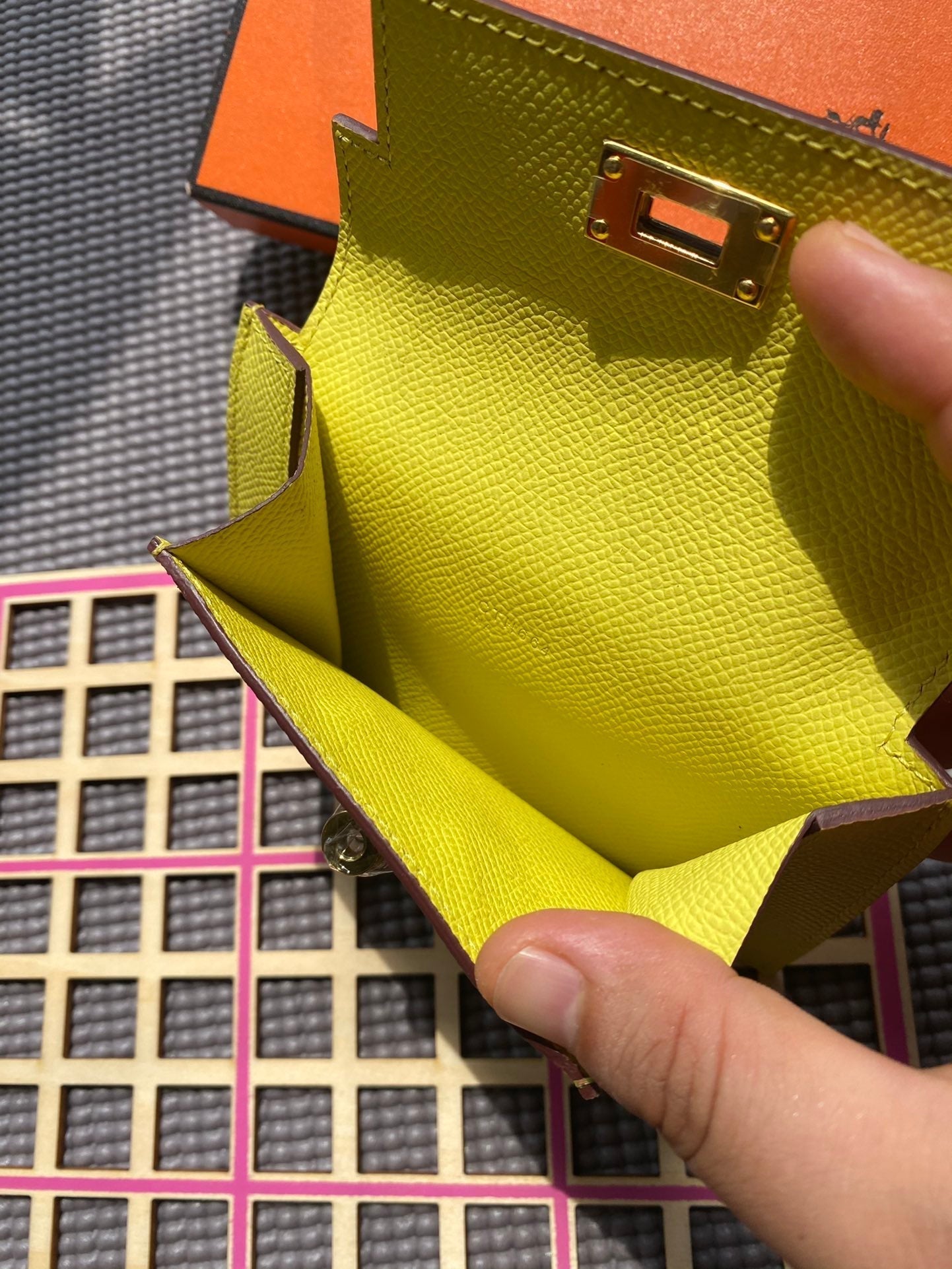 HERMES Kelly Pocket 13.5 Lime Epsom Ghw