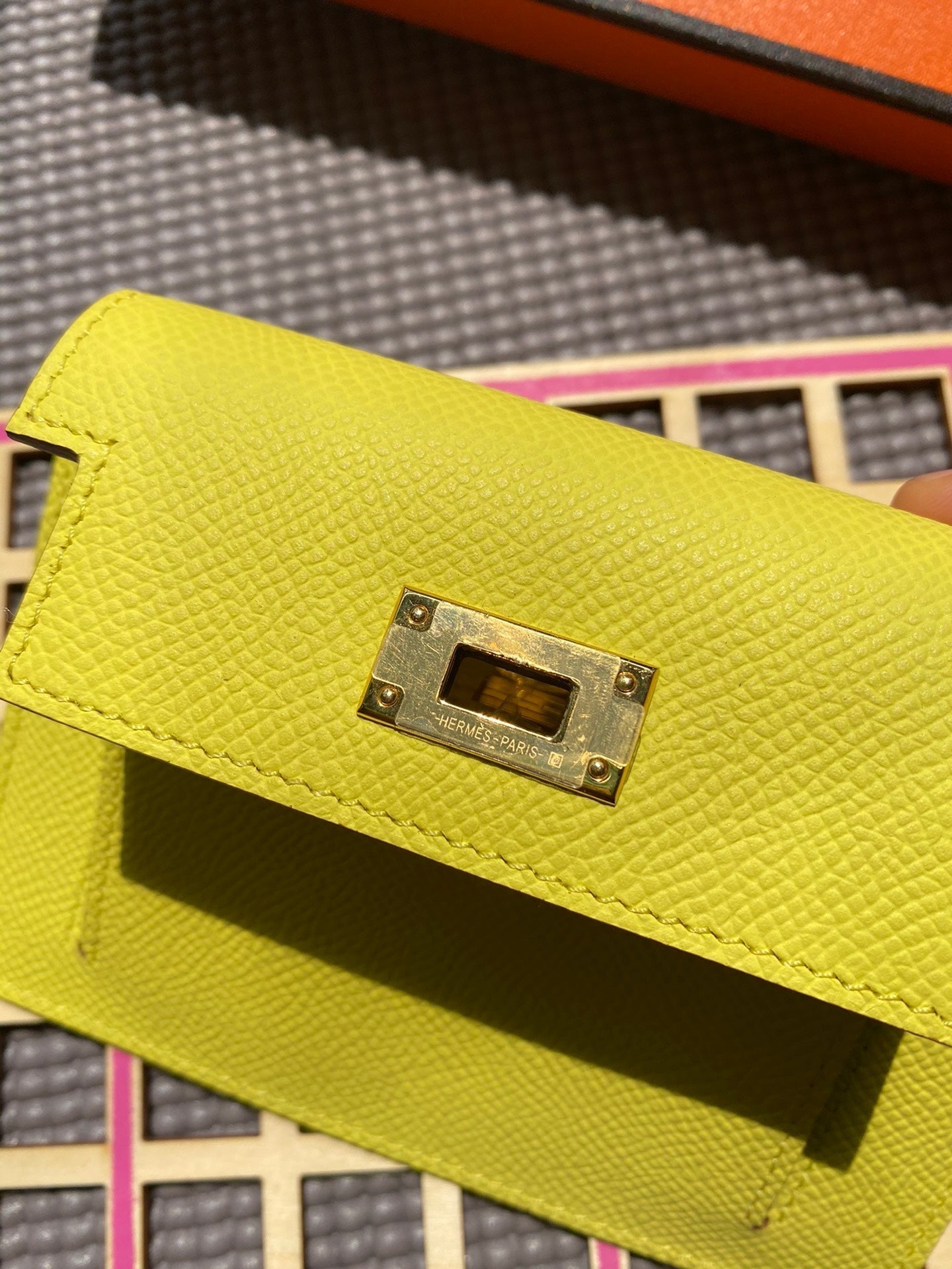 HERMES Kelly Pocket 13.5 Lime Epsom Ghw