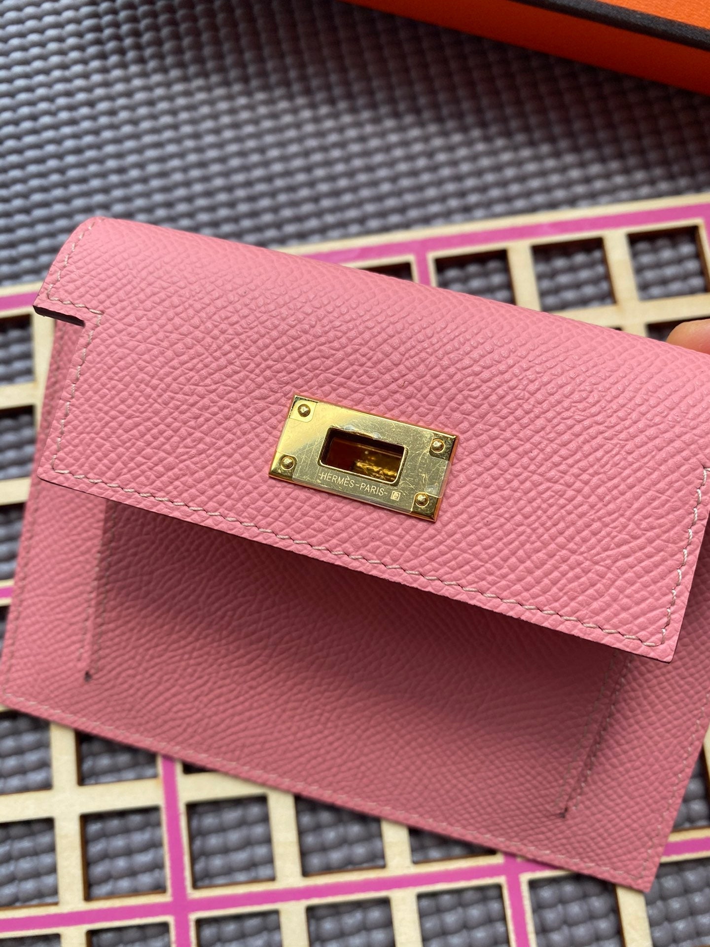 HERMES Kelly Pocket 13.5 Pink Epsom Ghw