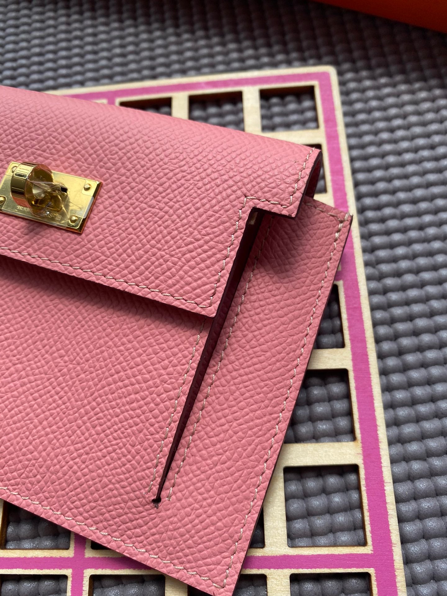 HERMES Kelly Pocket 13.5 Pink Epsom Ghw