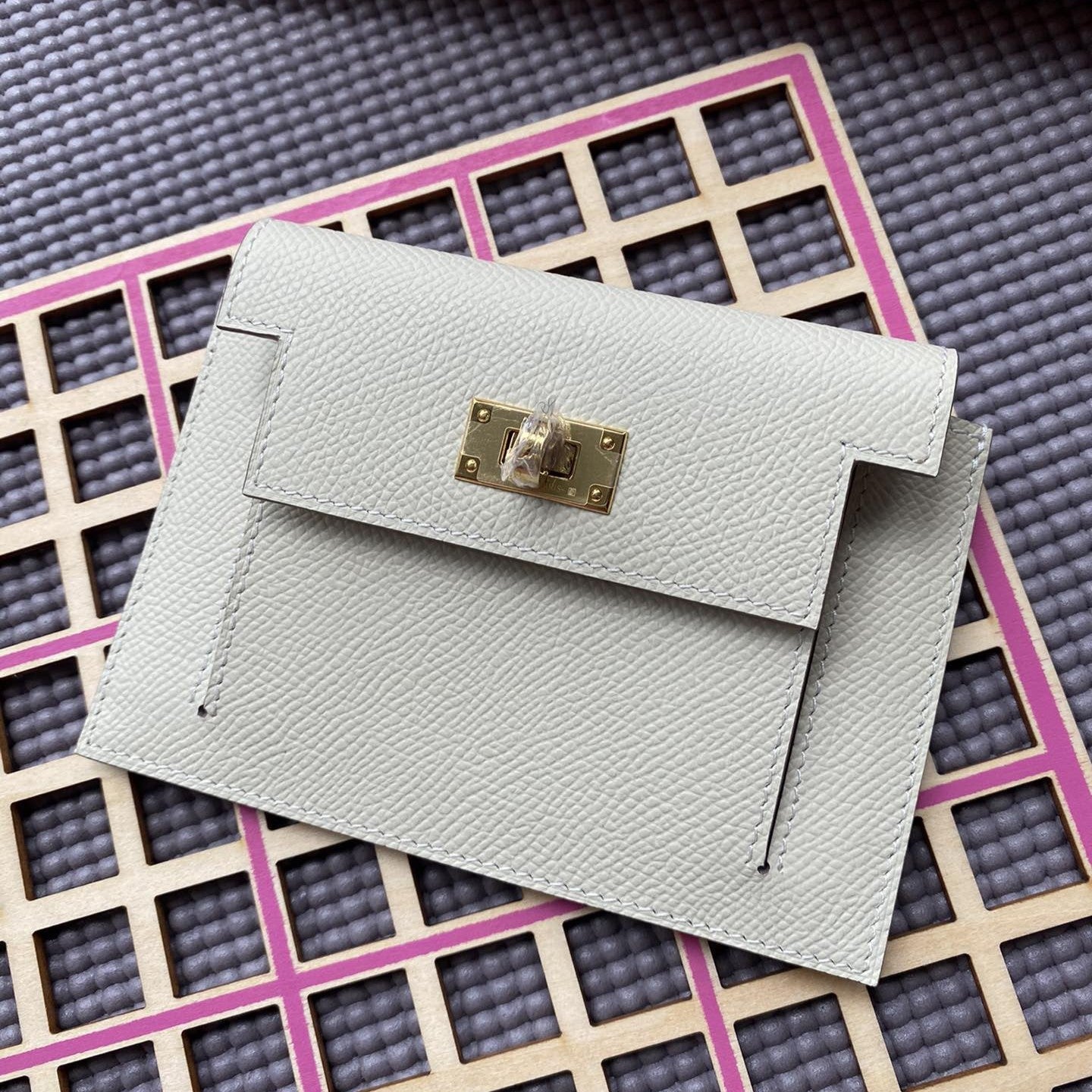 HERMES Kelly Pocket 13.5 White Epsom Ghw