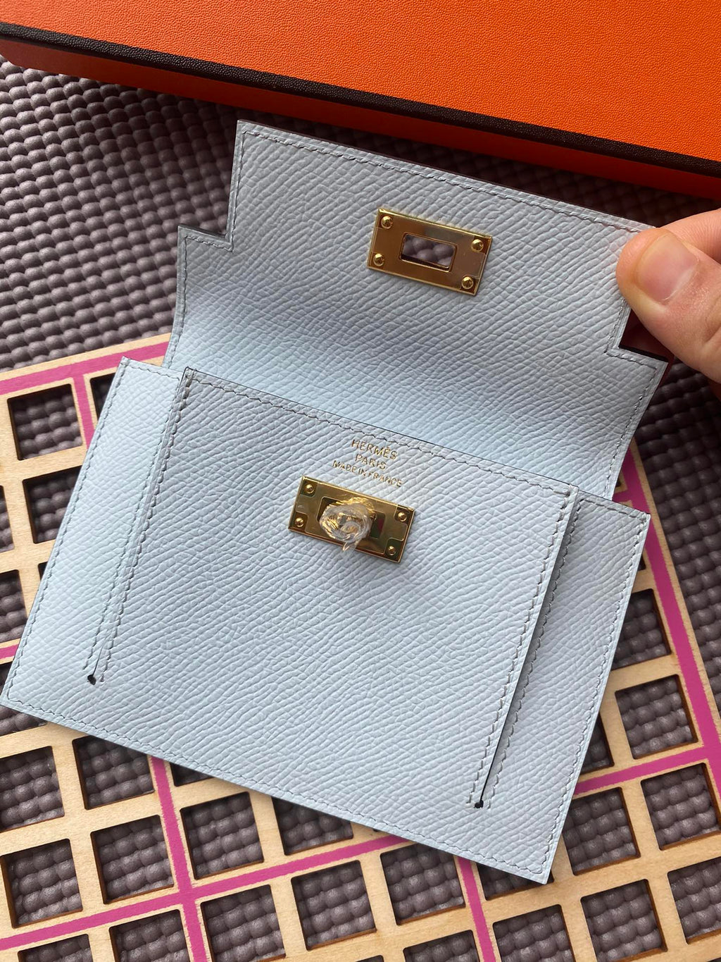 HERMES Kelly Pocket 13.5 Light Grey Epsom Ghw