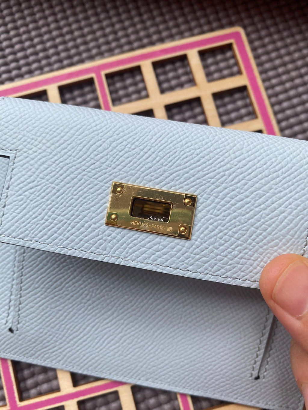 HERMES Kelly Pocket 13.5 Light Grey Epsom Ghw