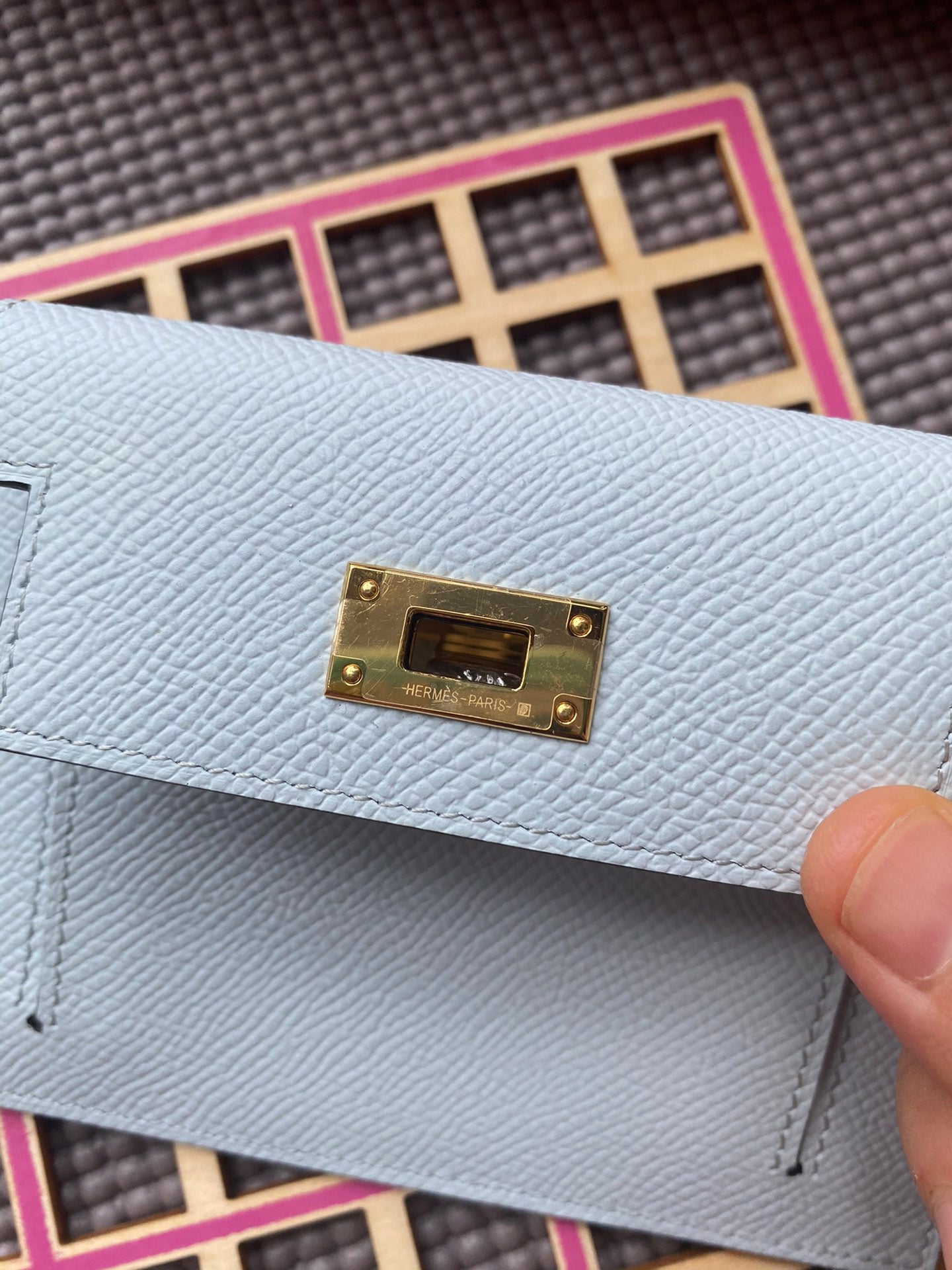 HERMES Kelly Pocket 13.5 Light Grey Epsom Ghw