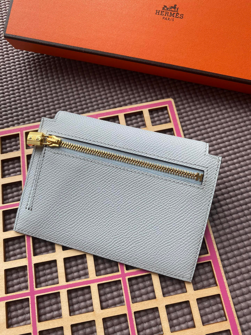 HERMES Kelly Pocket 13.5 Light Grey Epsom Ghw