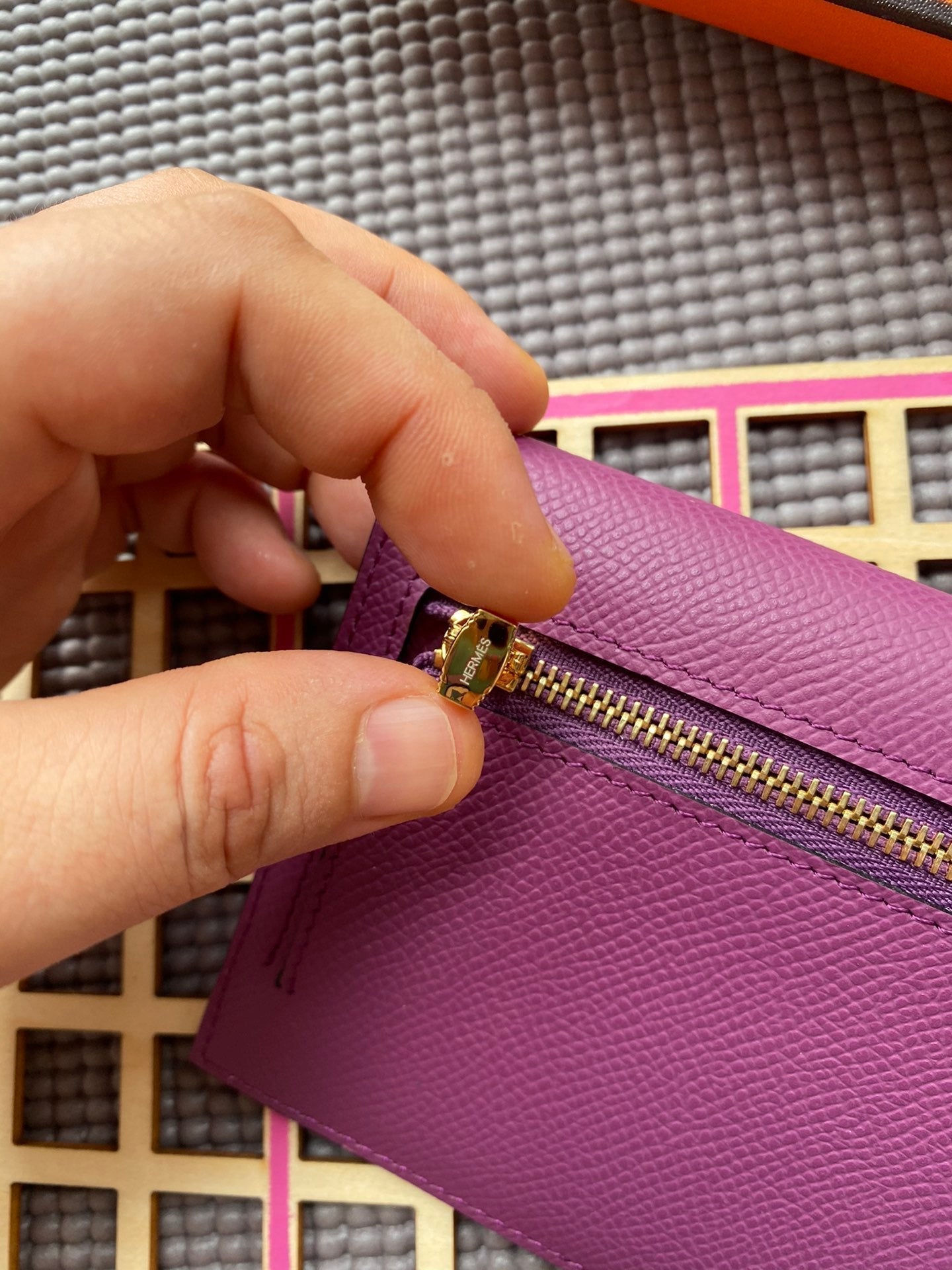 HERMES Kelly Pocket 13.5 Purple Epsom Ghw