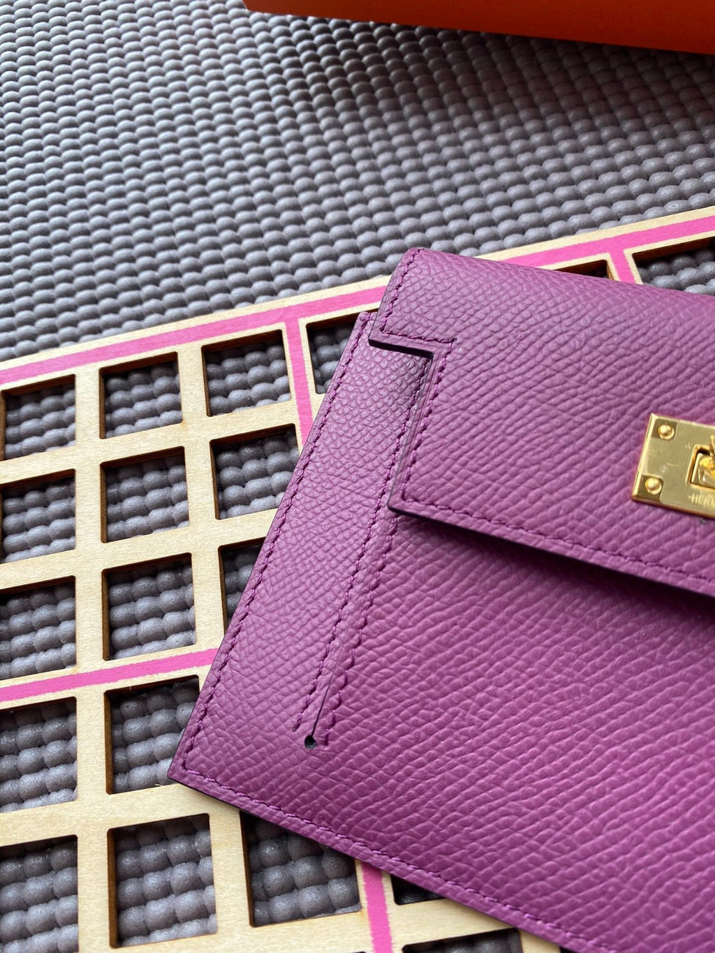 HERMES Kelly Pocket 13.5 Purple Epsom Ghw