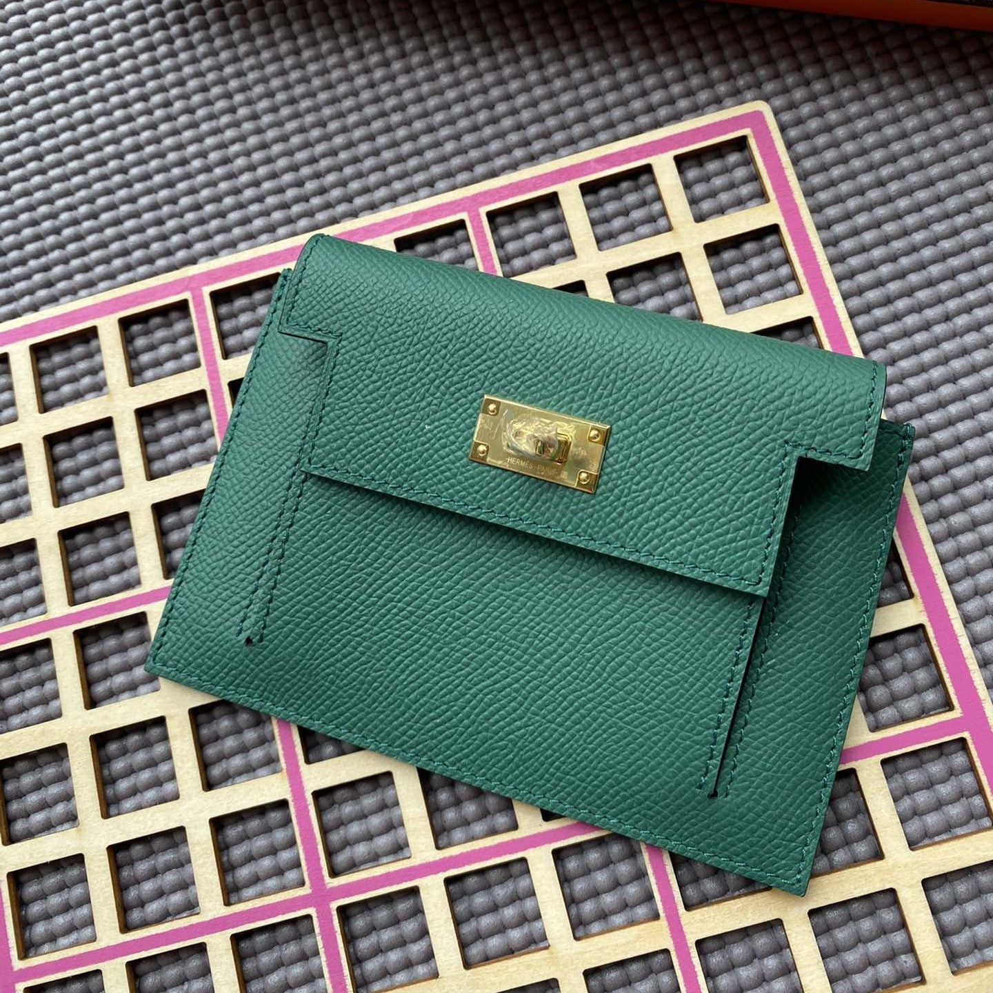 HERMES Kelly Pocket 13.5 Dark Green Epsom Ghw