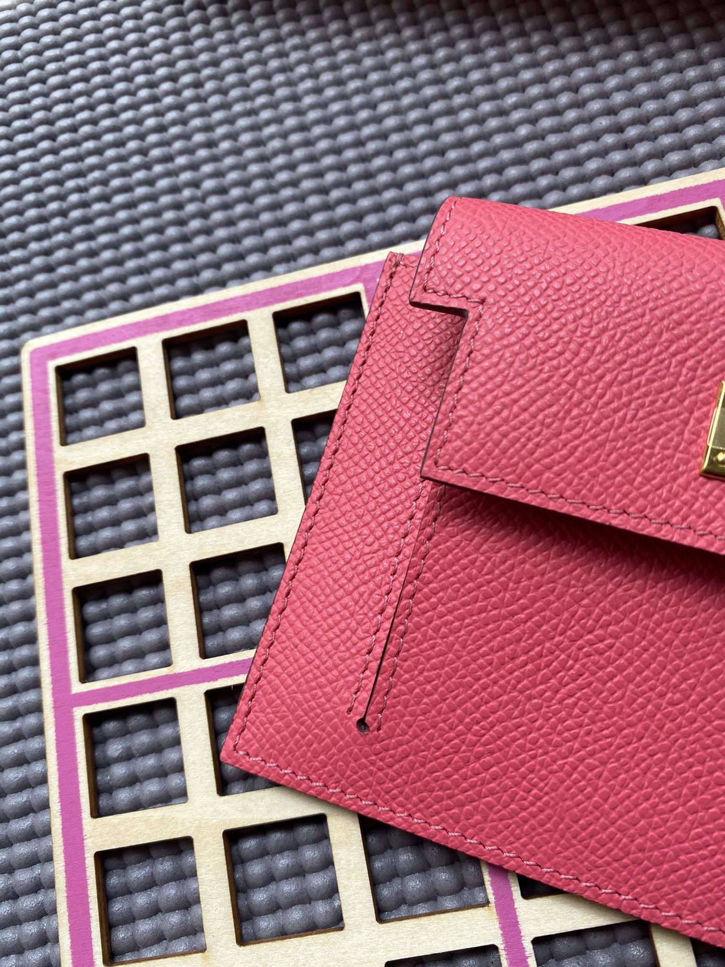 HERMES Kelly Pocket 13.5 Dark Pink Epsom Ghw