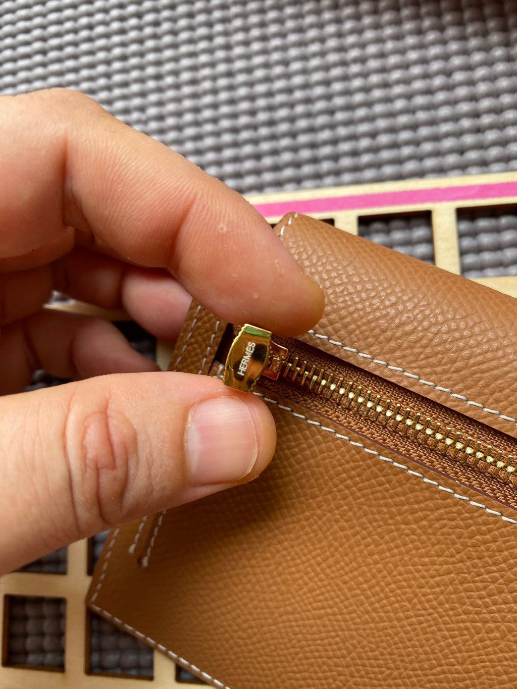 HERMES Kelly Pocket 13.5 Tan Epsom Ghw