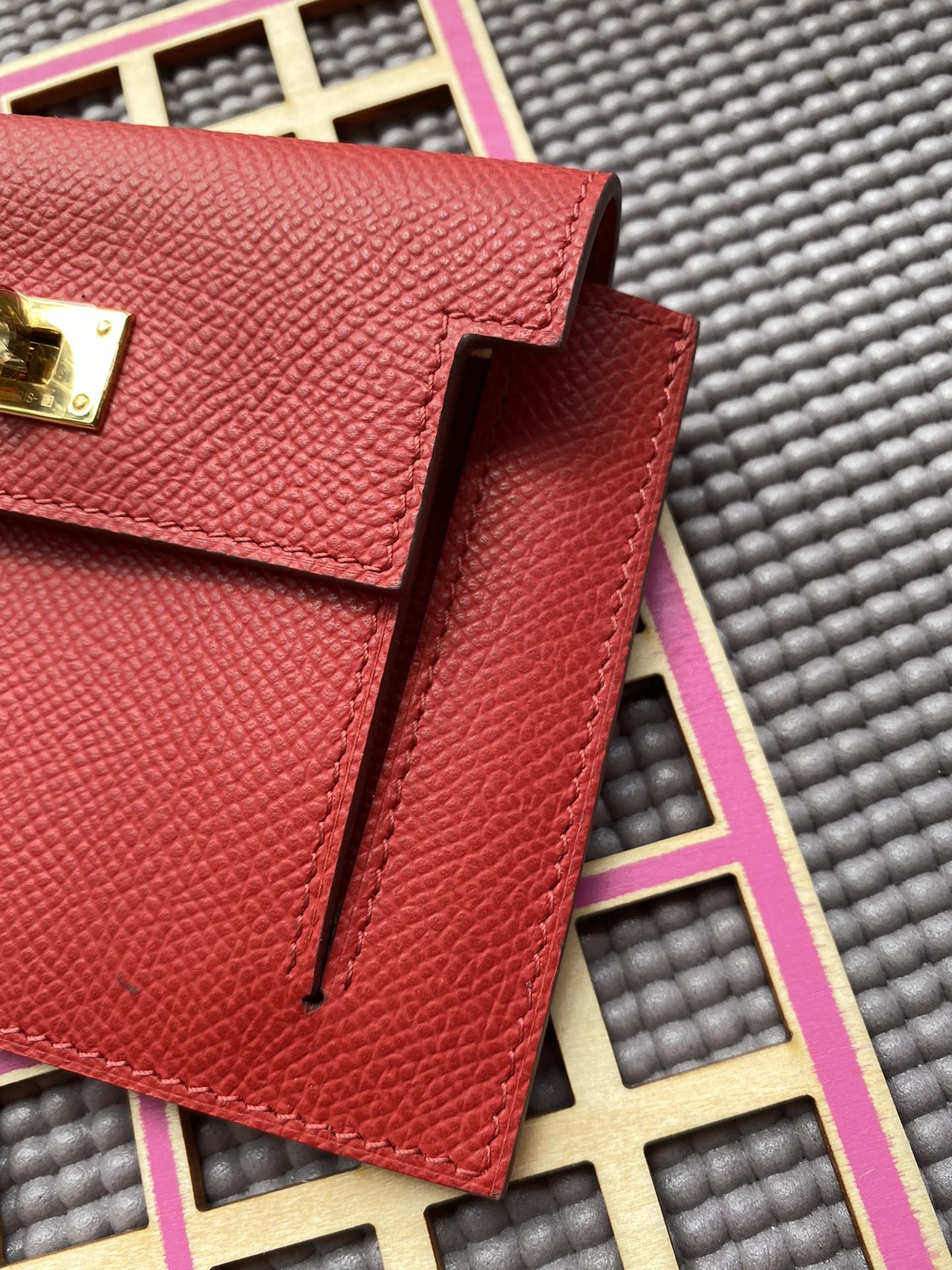 HERMES Kelly Pocket 13.5 Red Epsom Ghw
