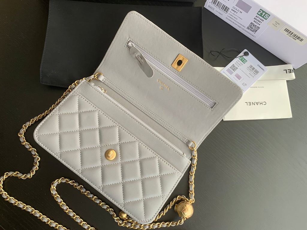 CHANEL CLASSIC WOC 19CM WHITE LAMBSKIN GOLD HARDWARE