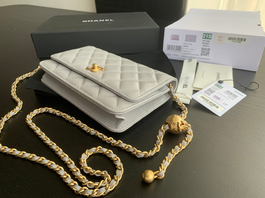 CHANEL CLASSIC WOC 19CM WHITE LAMBSKIN GOLD HARDWARE