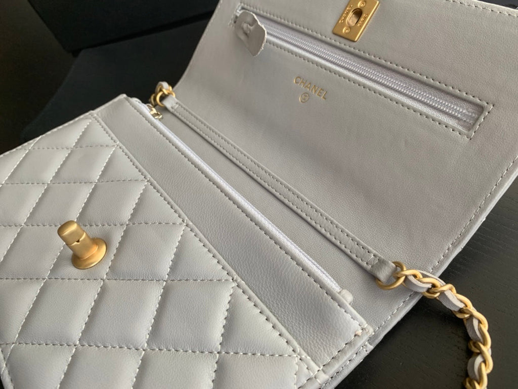 CHANEL CLASSIC WOC 19CM WHITE LAMBSKIN GOLD HARDWARE