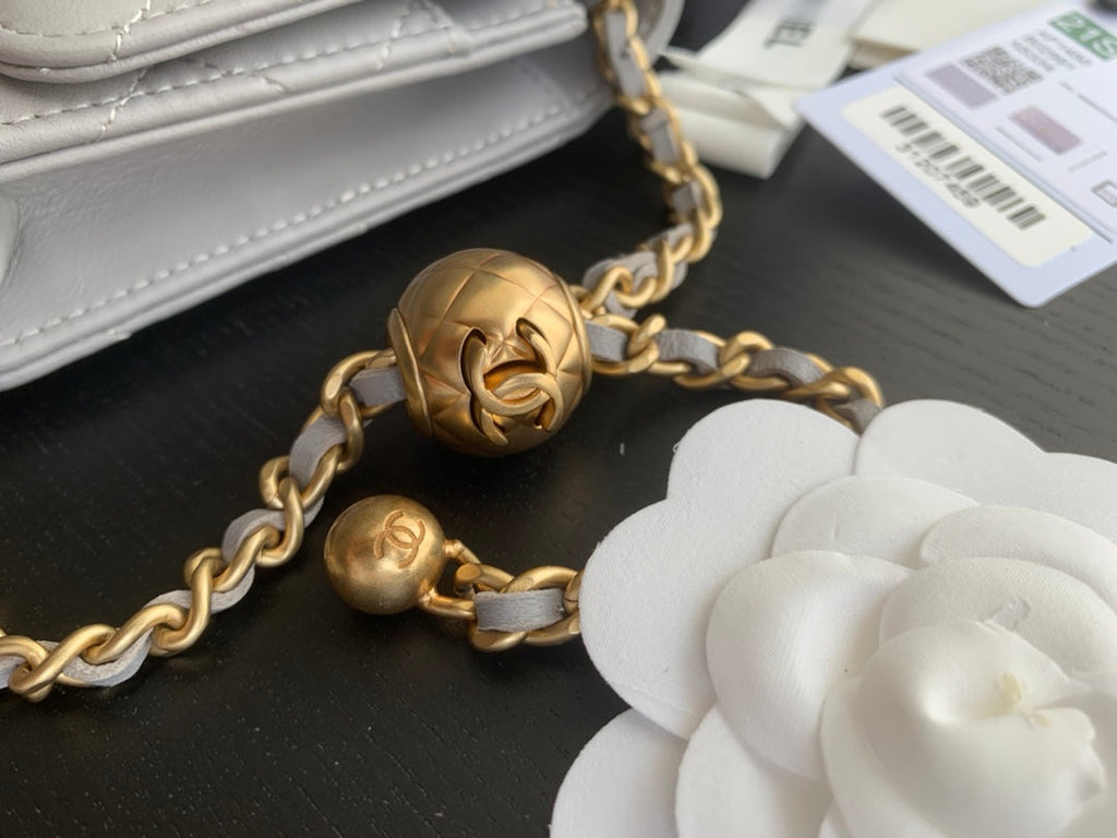 CHANEL CLASSIC WOC 19CM WHITE LAMBSKIN GOLD HARDWARE