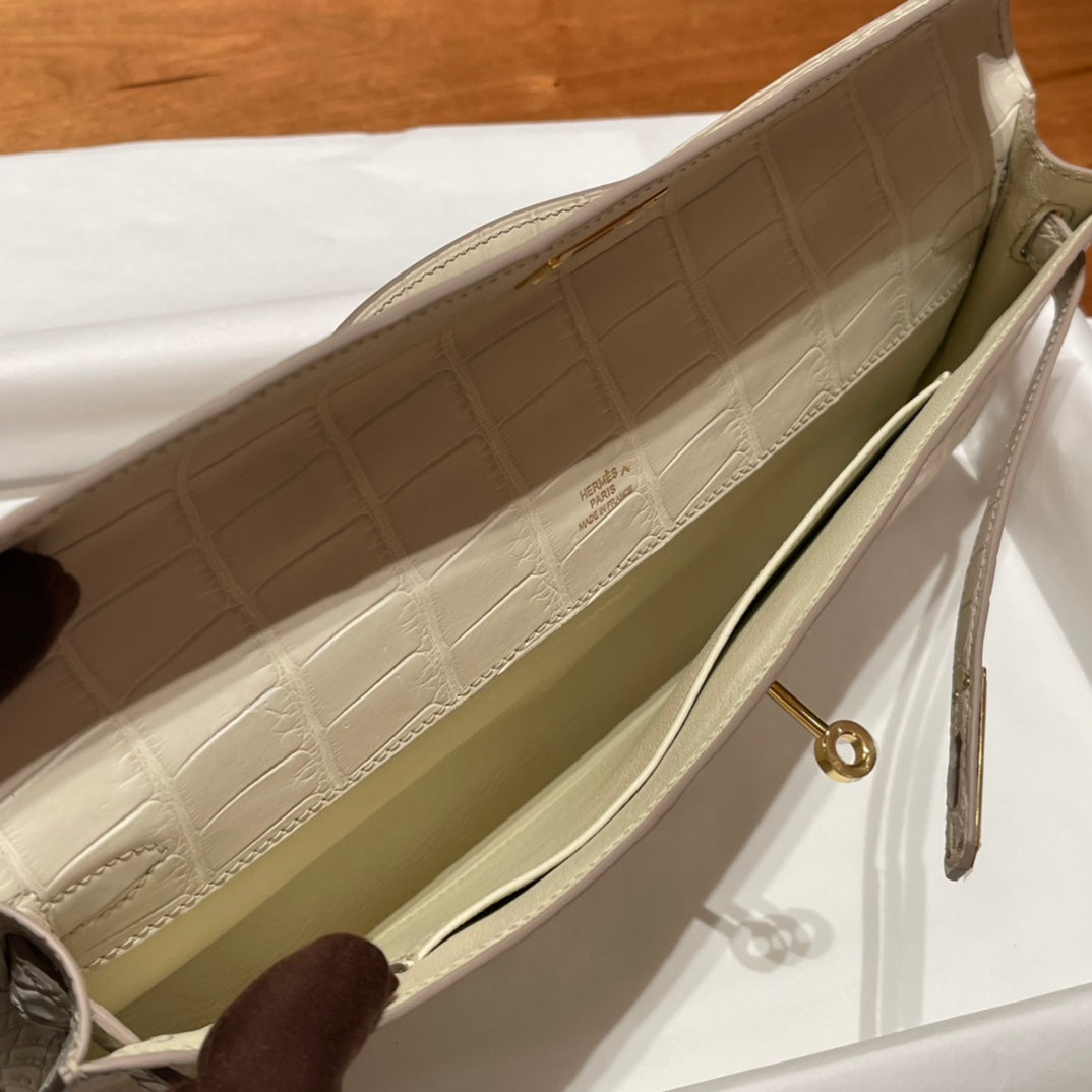 HERMES KELLY CUT 31 IN WHITE CREAM ALLIGATOR LEATHER WITH GOLD HARDWARE
