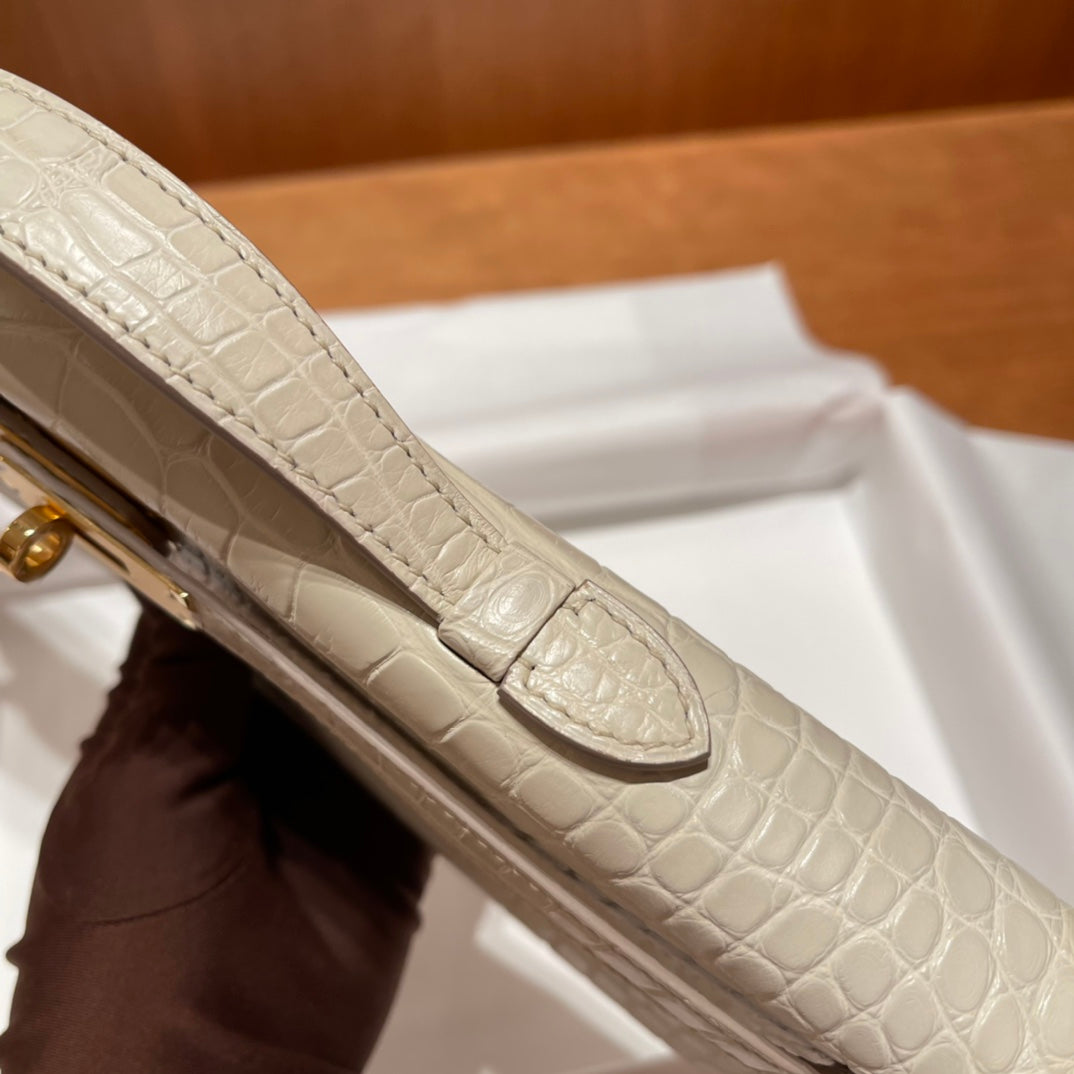HERMES KELLY CUT 31 IN WHITE CREAM ALLIGATOR LEATHER WITH GOLD HARDWARE