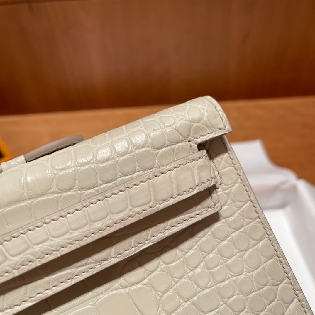 HERMES KELLY CUT 31 IN WHITE CREAM ALLIGATOR LEATHER WITH GOLD HARDWARE