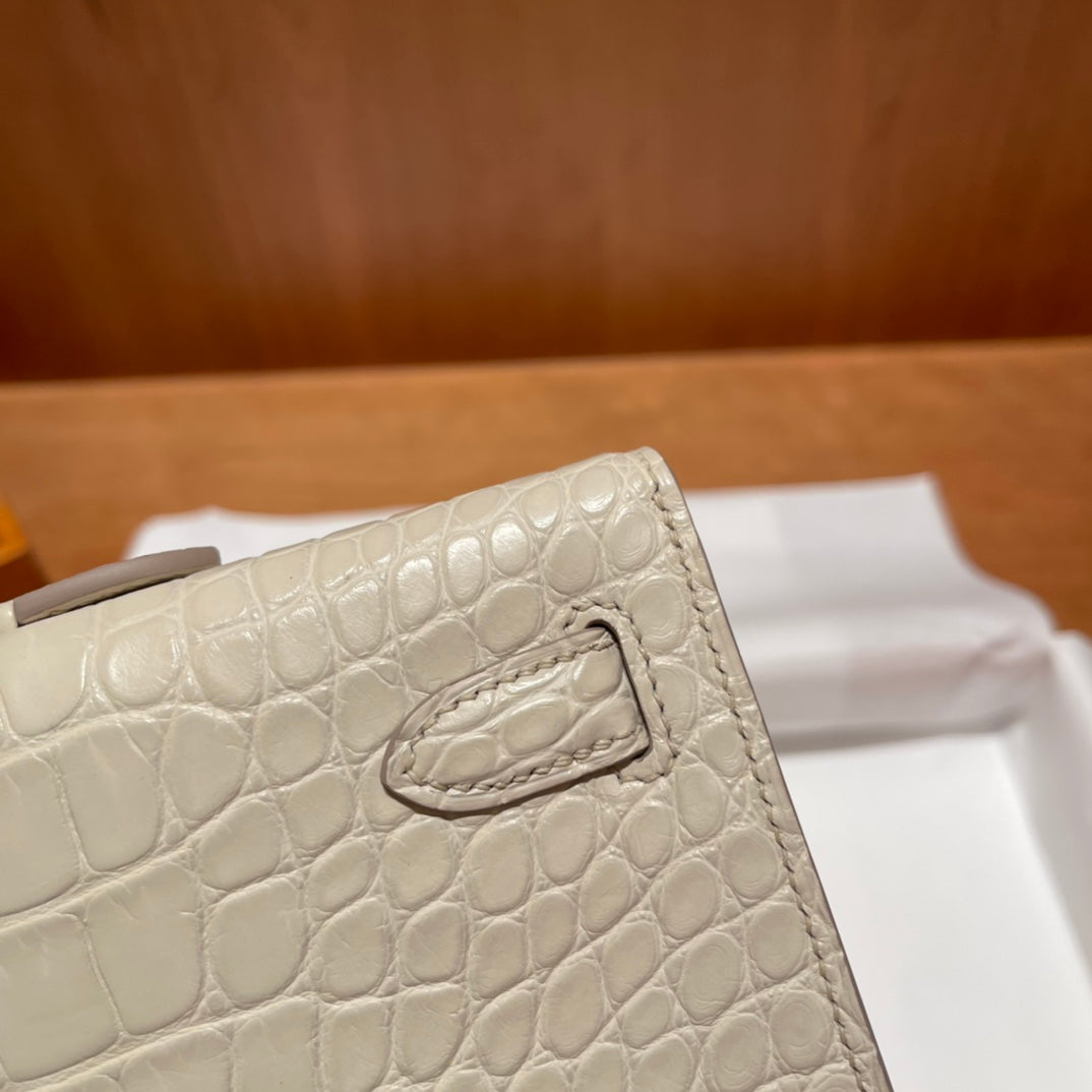HERMES KELLY CUT 31 IN WHITE CREAM ALLIGATOR LEATHER WITH GOLD HARDWARE