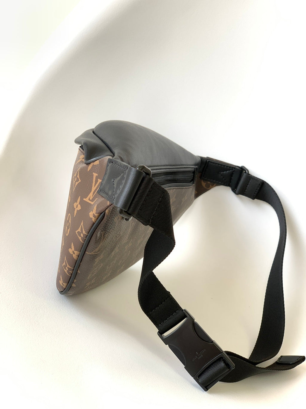 LOUIS VUITTON LV 25S DISCOVERY BUMBAG 47 IN BROWN AND BLACK EMBOSSED MONOGRAM ECLIPSE CALFSKIN