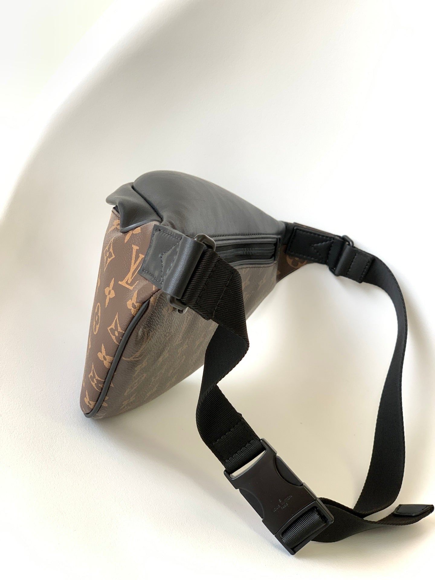 LOUIS VUITTON LV 25S DISCOVERY BUMBAG 47 IN BROWN AND BLACK EMBOSSED MONOGRAM ECLIPSE CALFSKIN