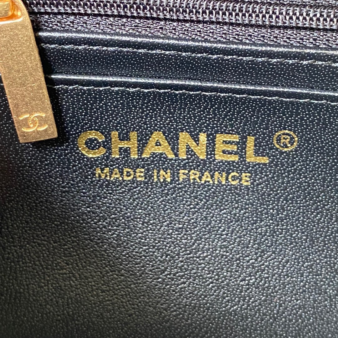 CHANEL FLAP BAG 20 IN BLACK CALFSKIN GOLD CHAIN