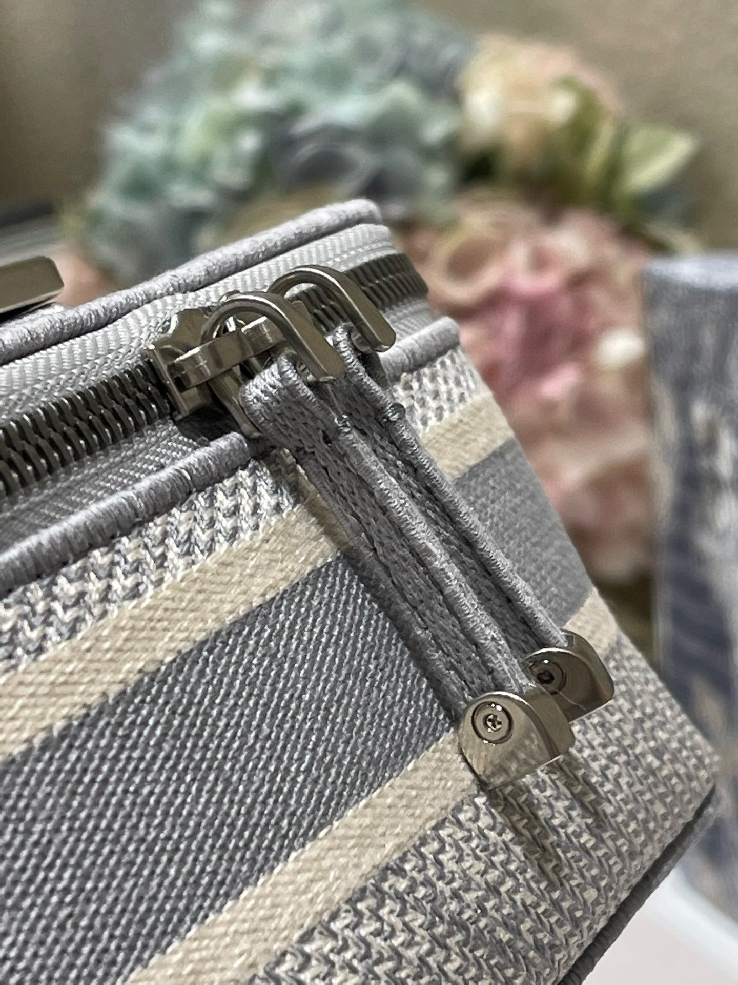 DIOR SMALL 24 VANITY CASE IN PALE GRAY MONOGRAM OBLIQUE JACQUARD